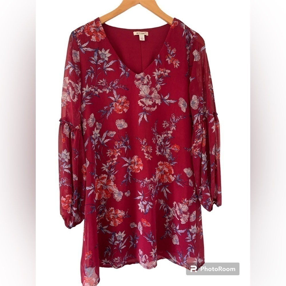 Francesca’s Mi Ami Women’s Burgundy Floral Print Long Sleeve Dress in Size S